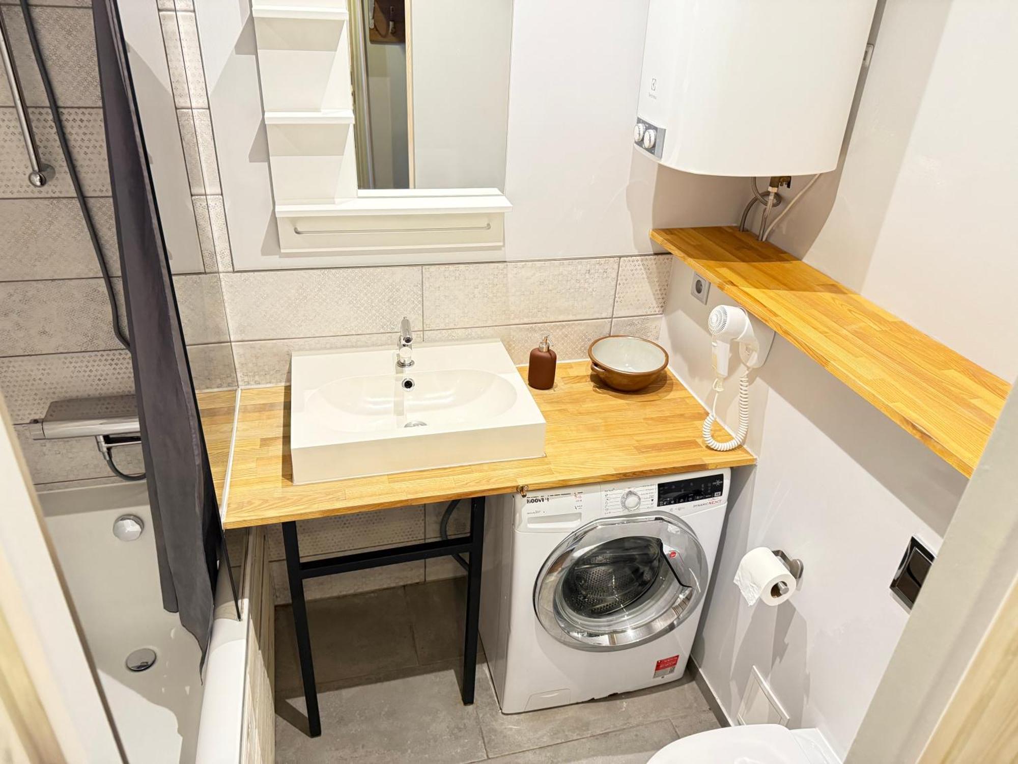 Baltic Design Apartments With Free Parking And Self Check In Riga Esterno foto