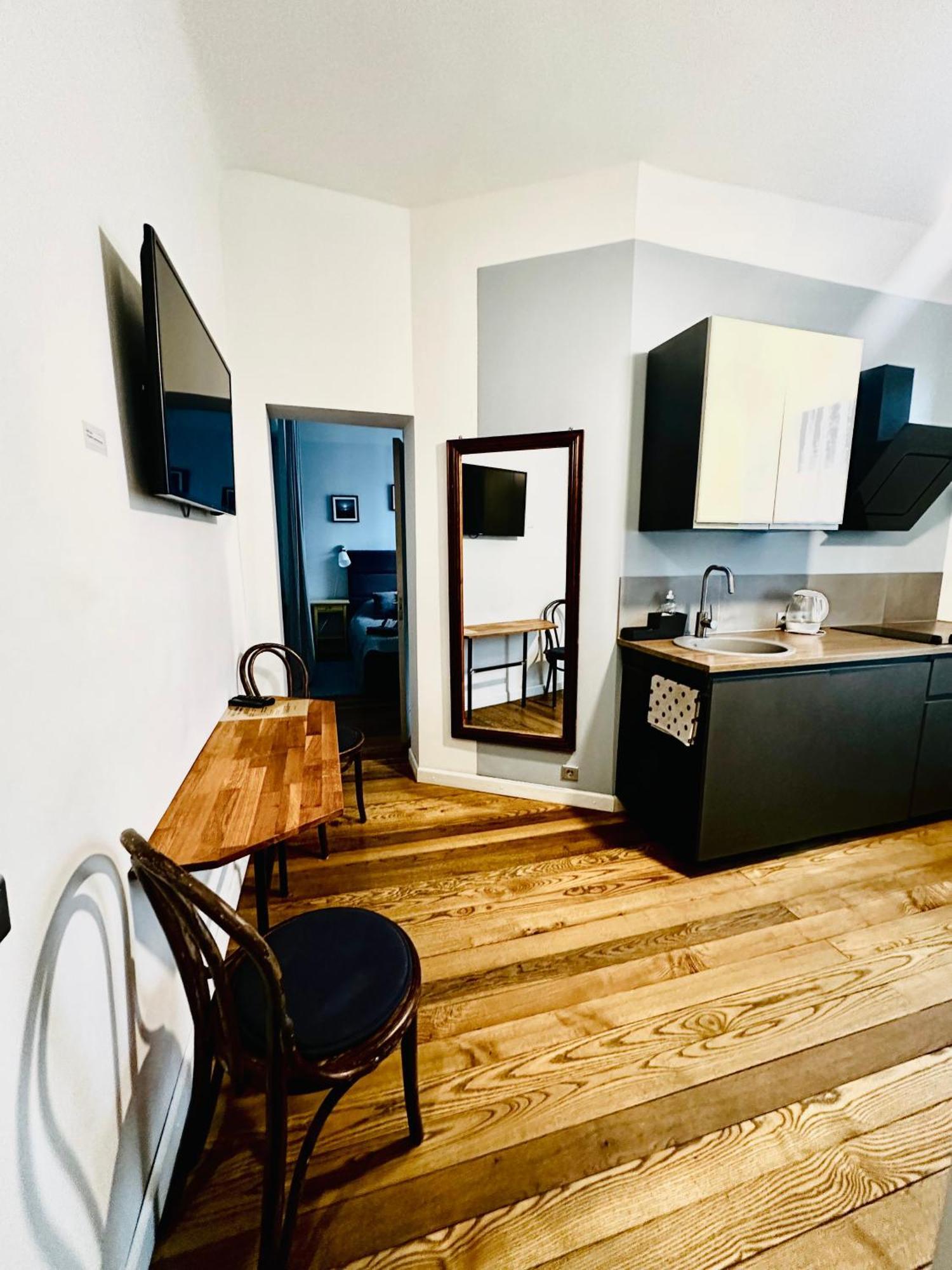 Baltic Design Apartments With Free Parking And Self Check In Riga Esterno foto
